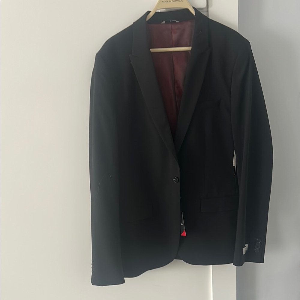 le chateau Black Men's Single-Breasted Sport Coat with Burgundy Lining